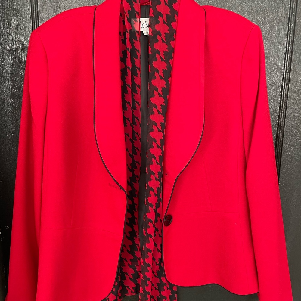 Women’s skirt suit